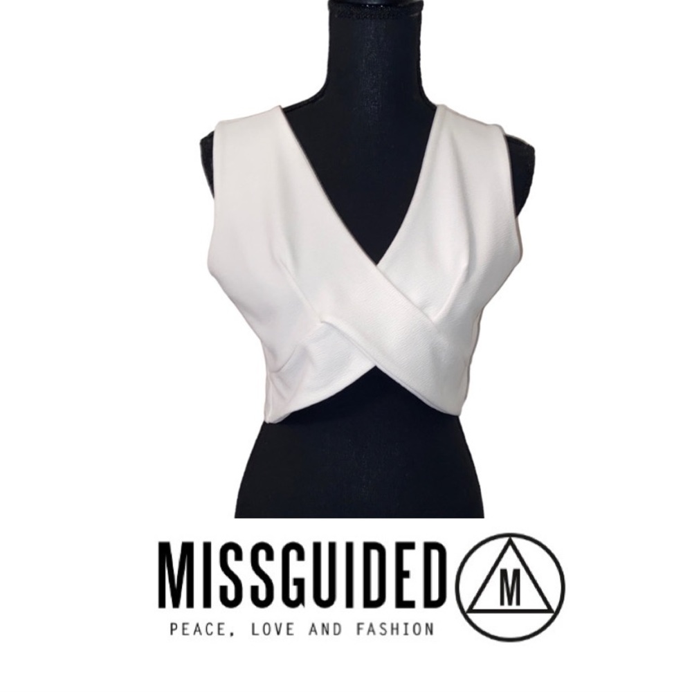 🌟🔥 BOGO Sale🔥🌟 MISSGUIDED white criss-cross crop top